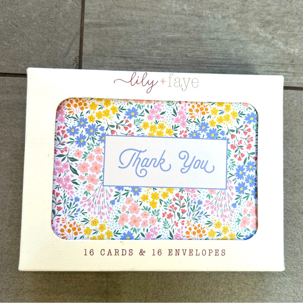NWT Thank You Cards - Set of 16 w envelopes. Pretty floral design, blank inside